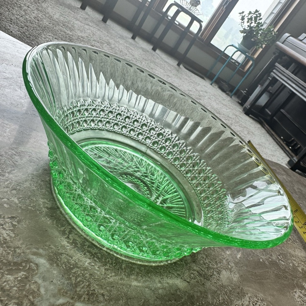 Imperial 9" Huckabee Bowl Green Glowy Uranium Glass Cane & Flute ~ Pinwheel Base